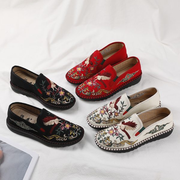 Embroidered shoes 005