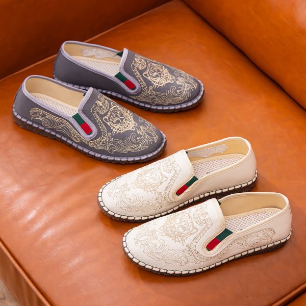 Embroidered shoes 030