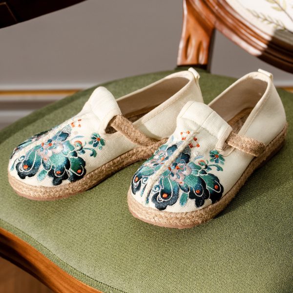 Embroidered shoes 008