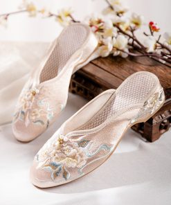 Embroidered shoes 018