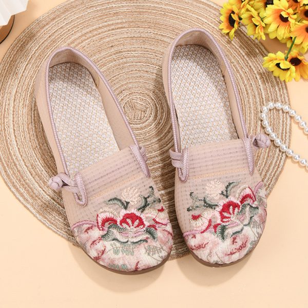 Embroidered shoes 012